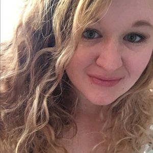 Meet your Posher, Caitlin